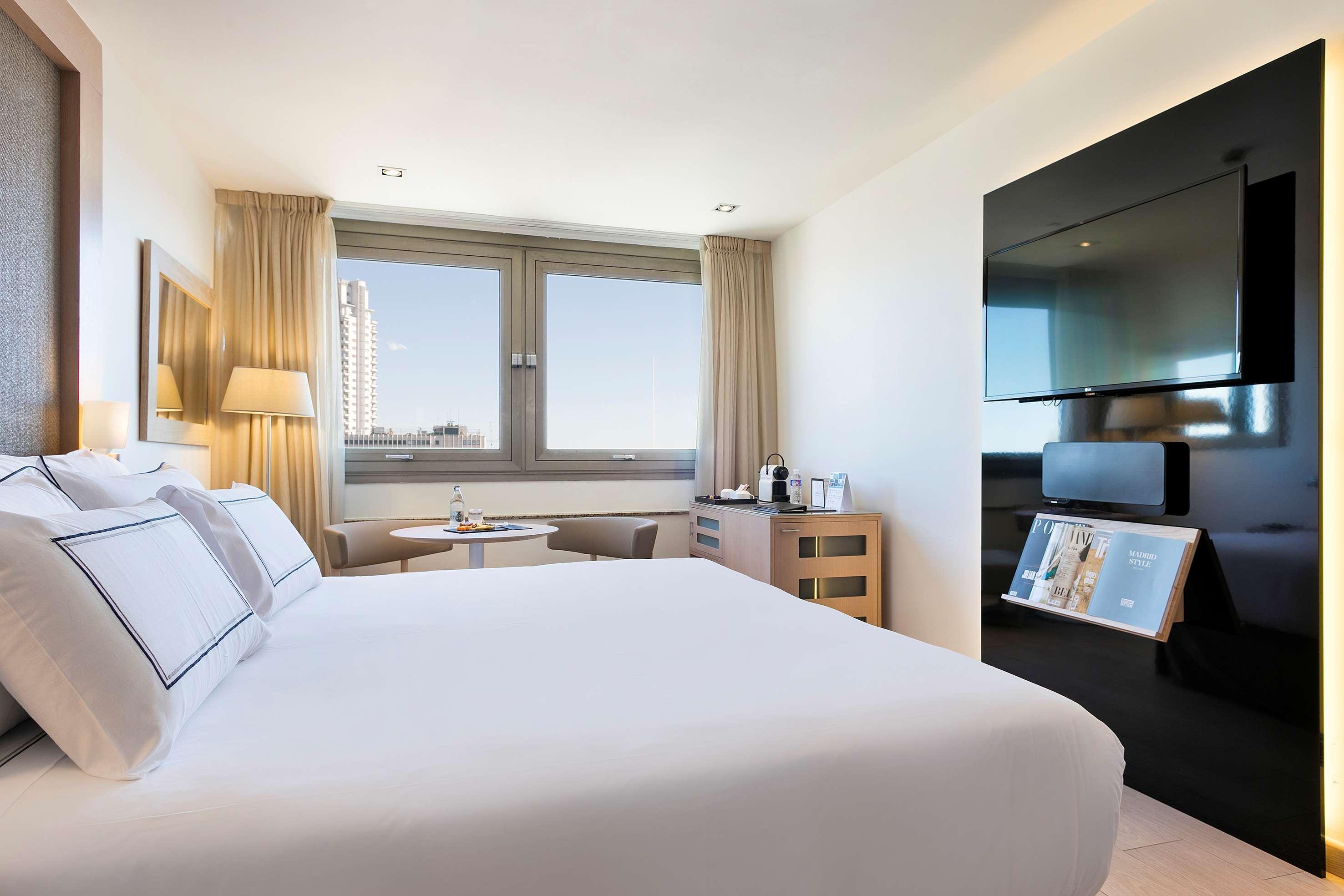 Melia Madrid Princesa Extérieur photo Deluxe room