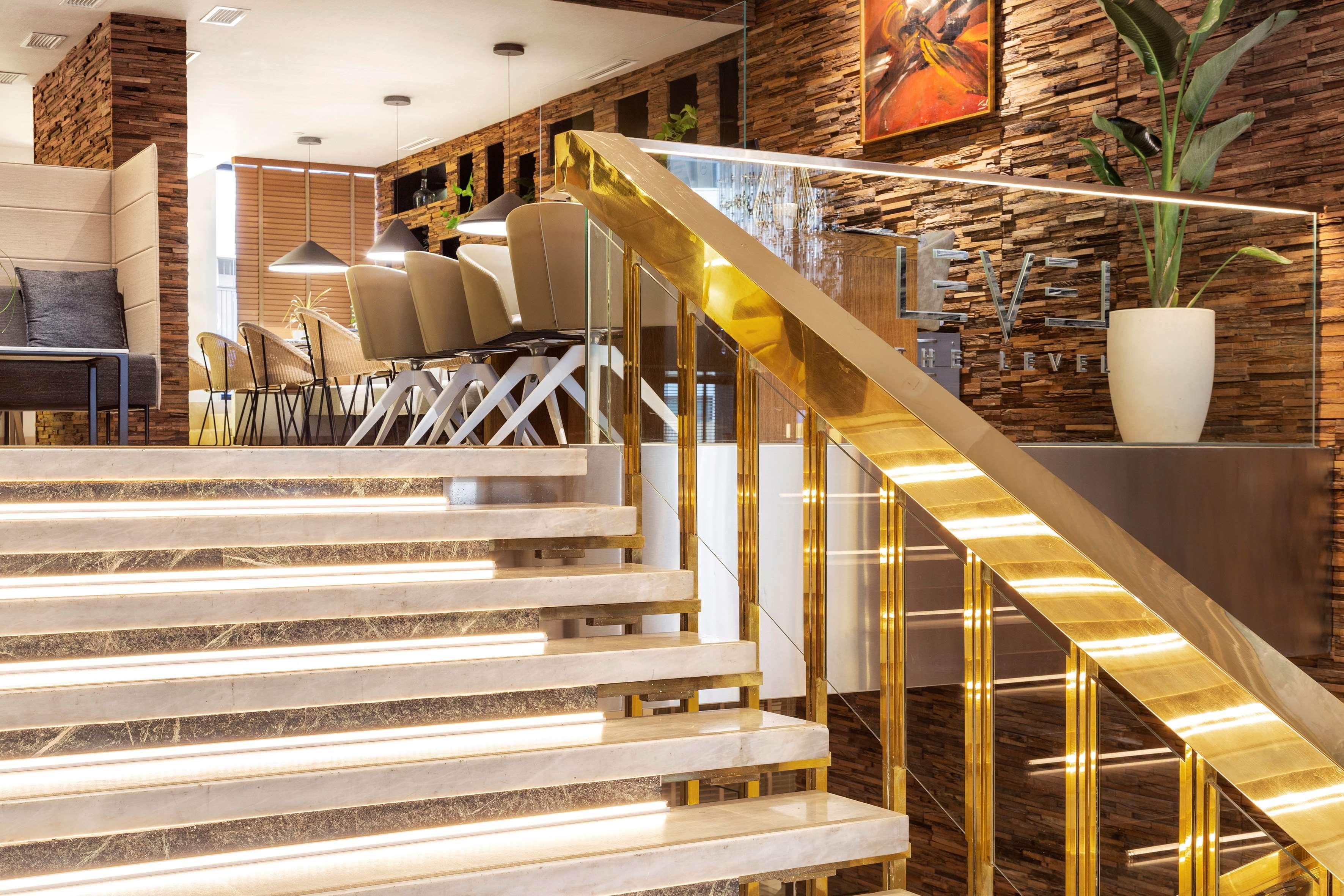 Melia Madrid Princesa Extérieur photo The interior of the hotel