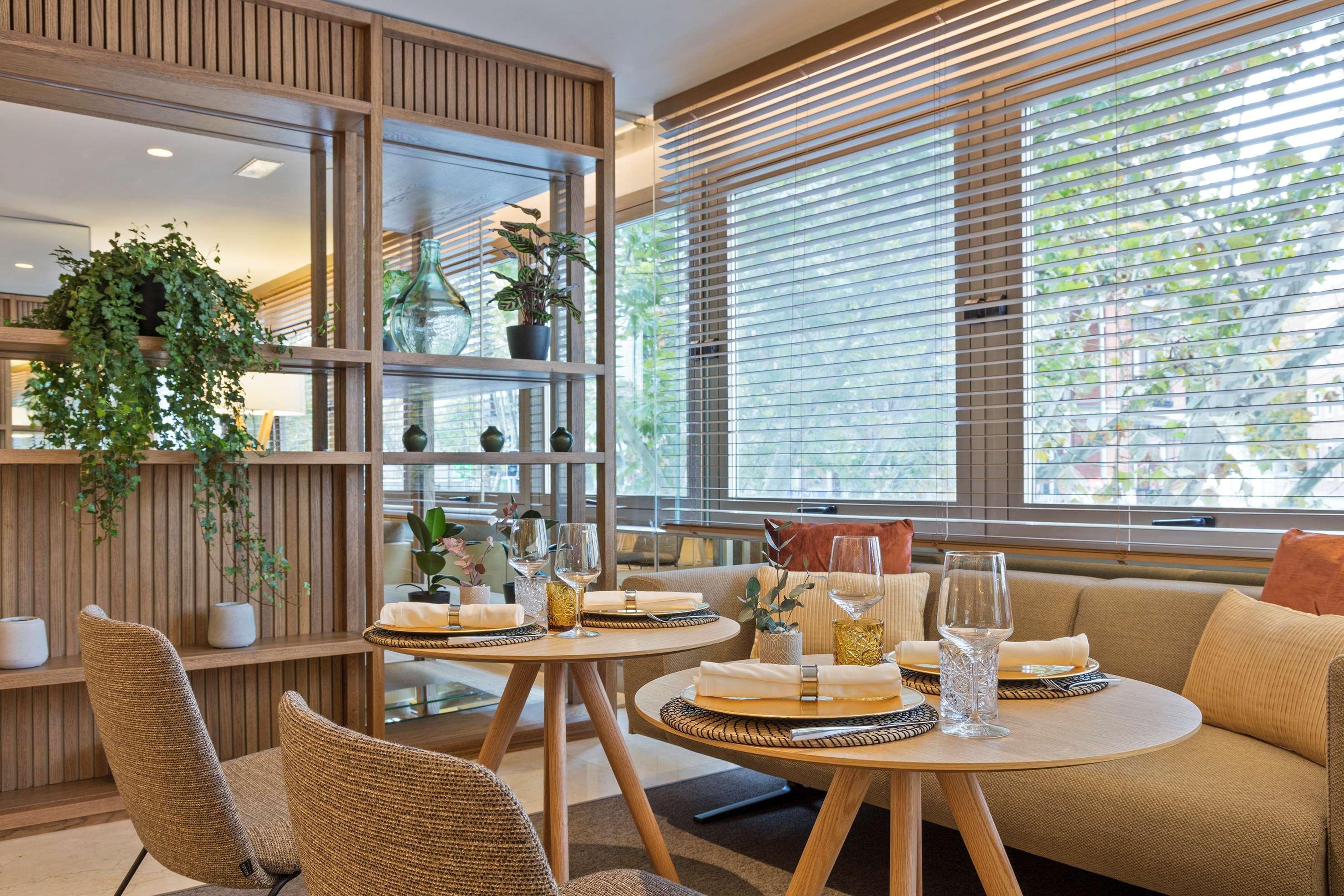 Melia Madrid Princesa Extérieur photo Restaurant