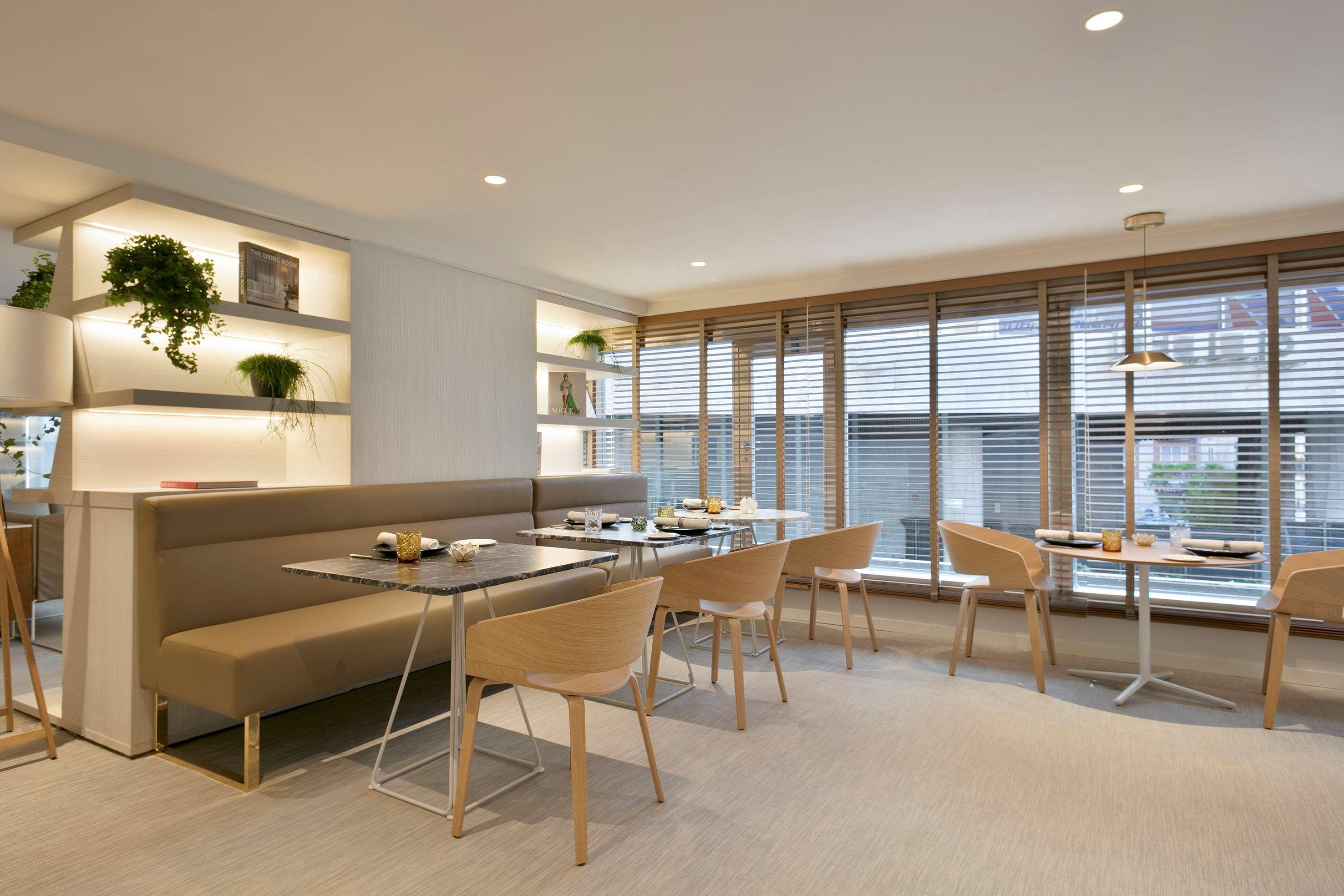 Melia Madrid Princesa Extérieur photo The interior of the lounge