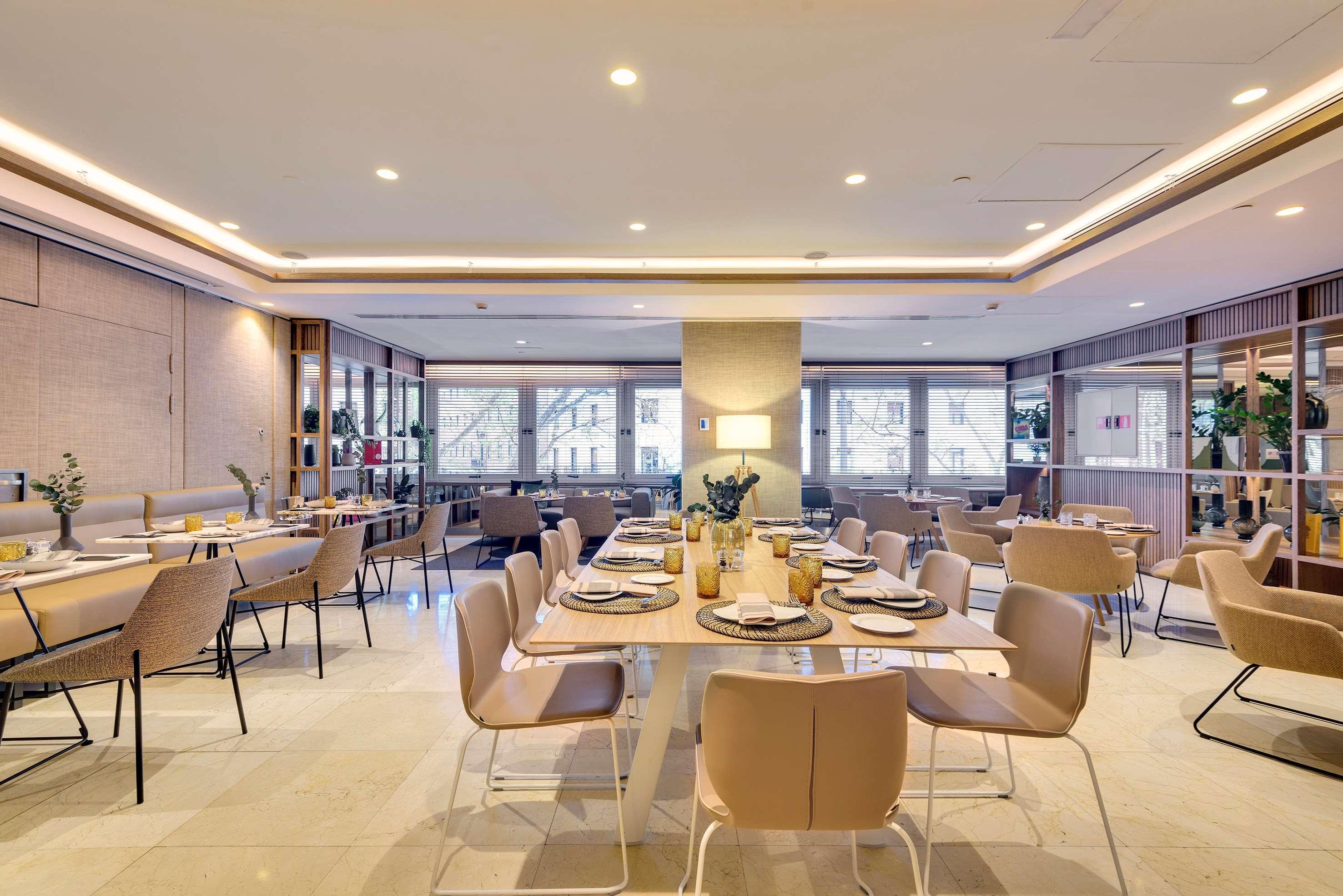 Melia Madrid Princesa Extérieur photo The restaurant