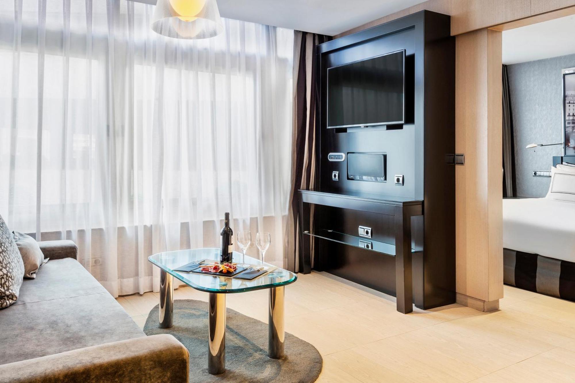 Melia Madrid Princesa Extérieur photo Suite