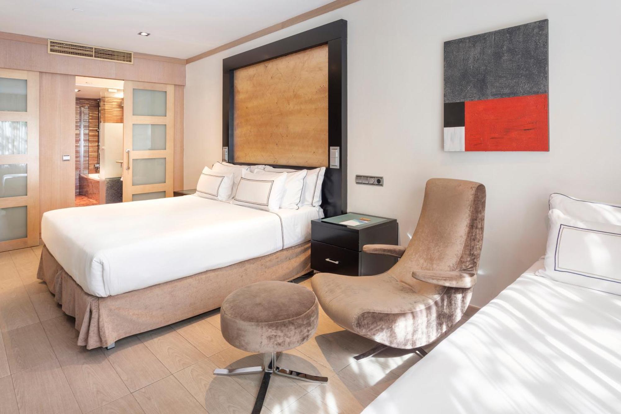 Melia Madrid Princesa Extérieur photo A room at the hotel